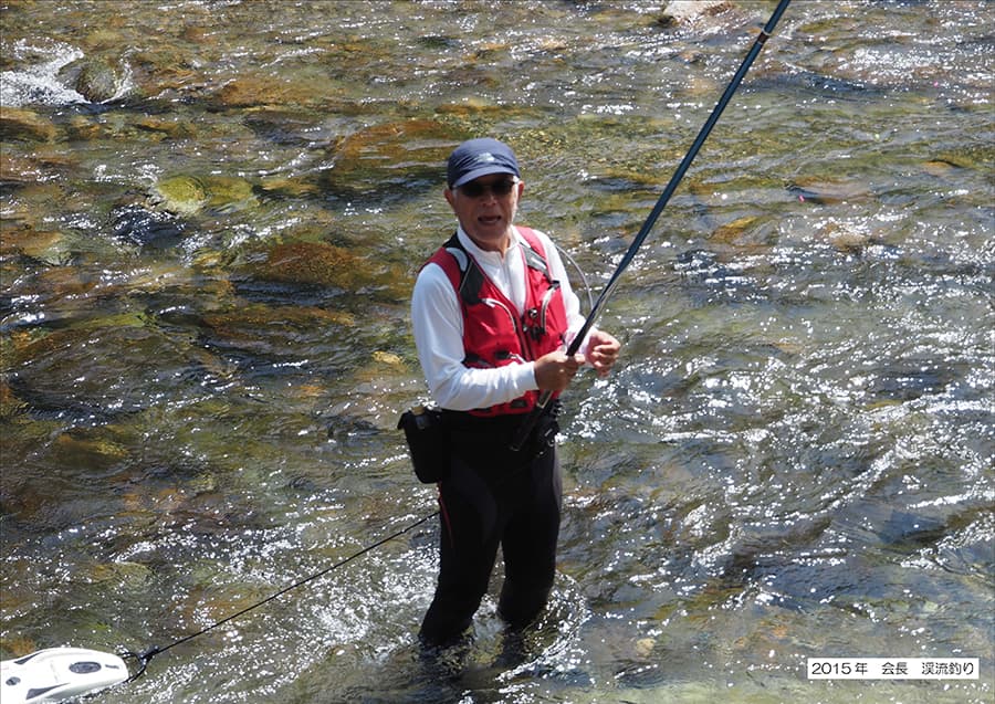 2015年　休日に青森県鯵ヶ沢町の赤石川で金鮎釣りを楽しむ